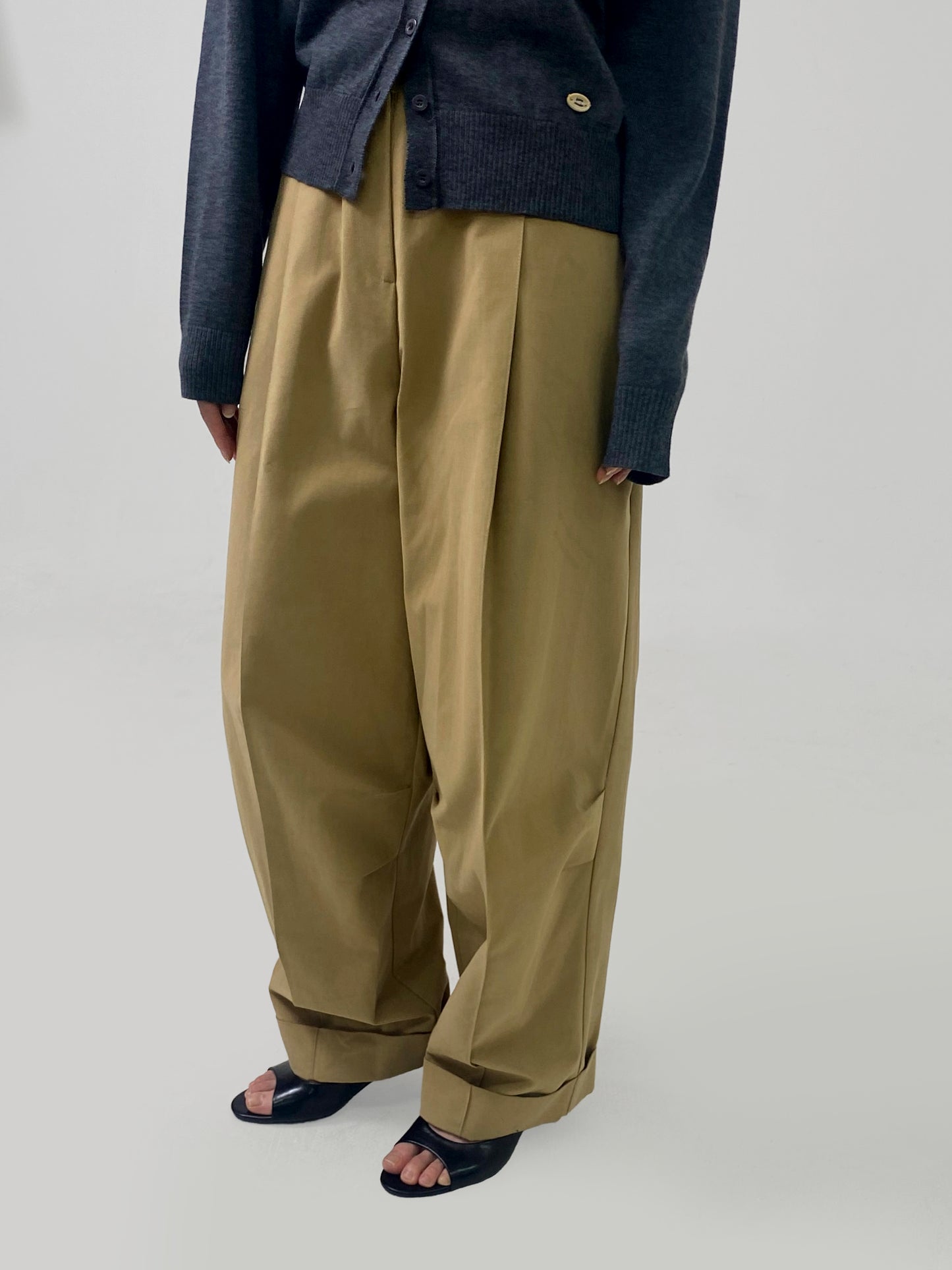 Cotton Curved Pleat Pants