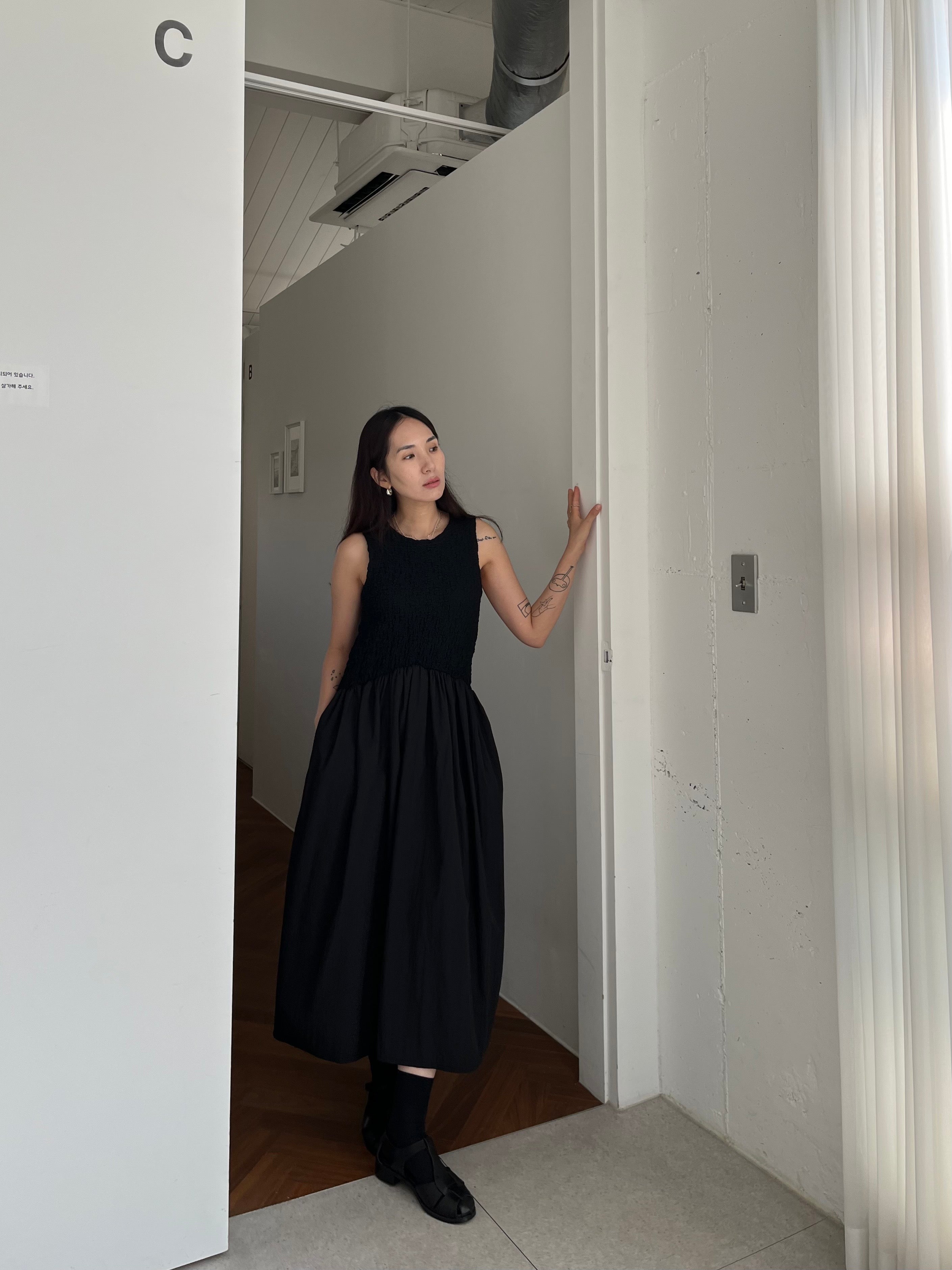 Cécile Contrast Midi Dress Black