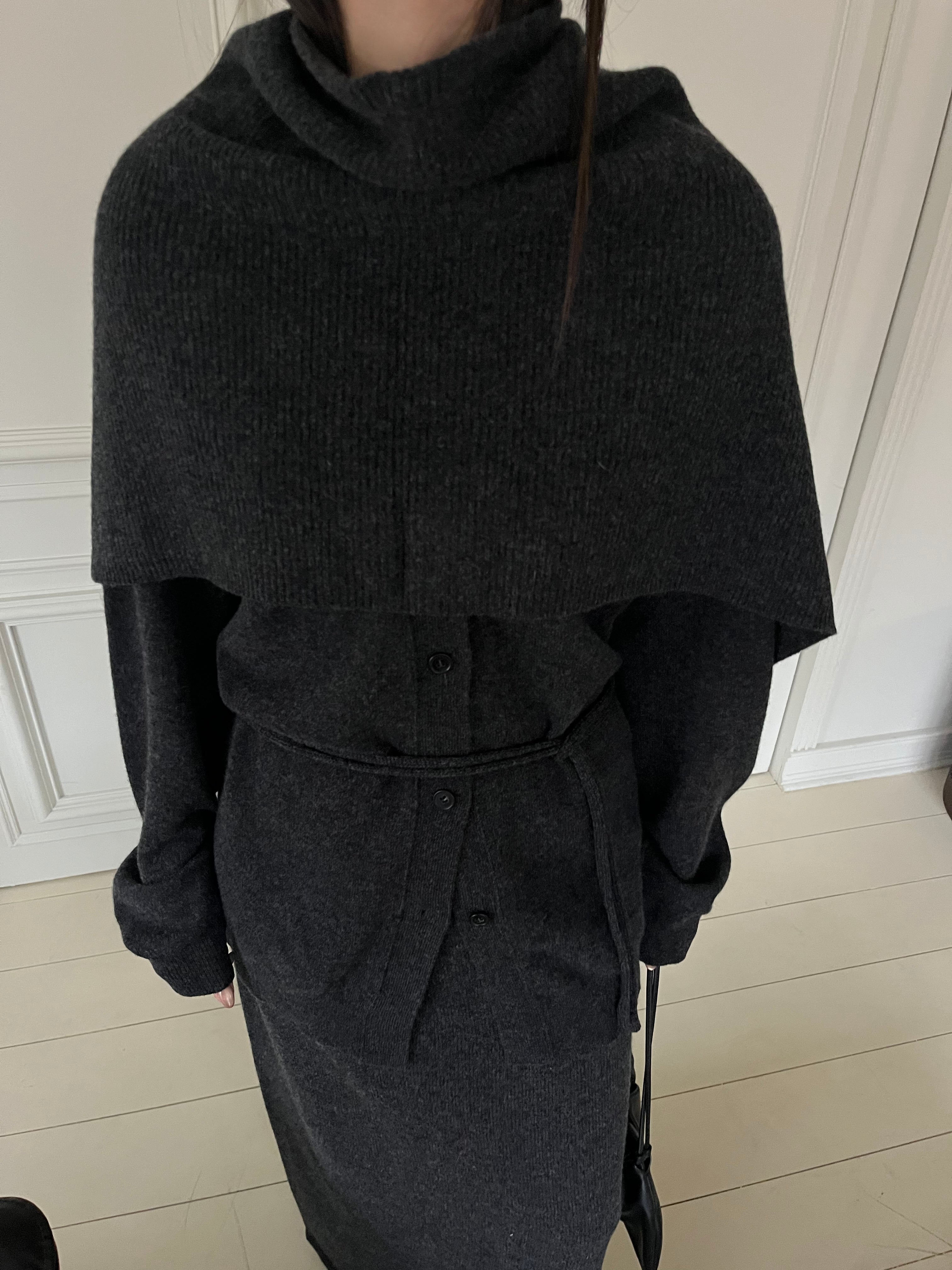 The Wool Set in Charcoal – Cardigan & Scarf
